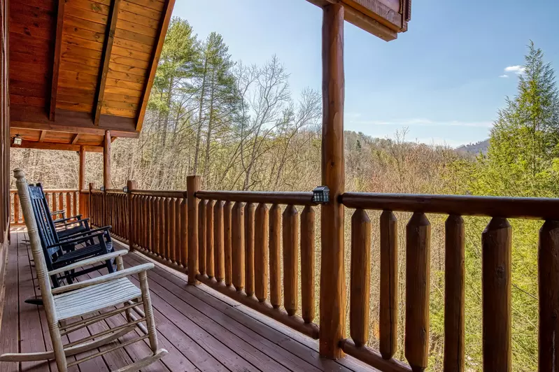Katies Lodge 3rd floor covered deck with rocking chairs