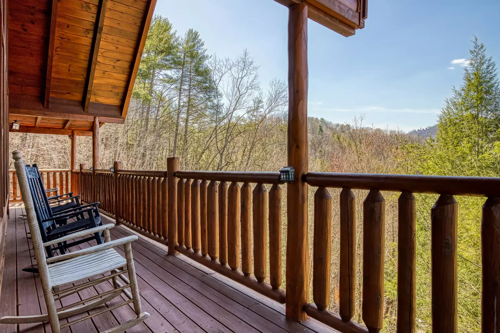 Katies Lodge 3rd floor covered deck with rocking chairs