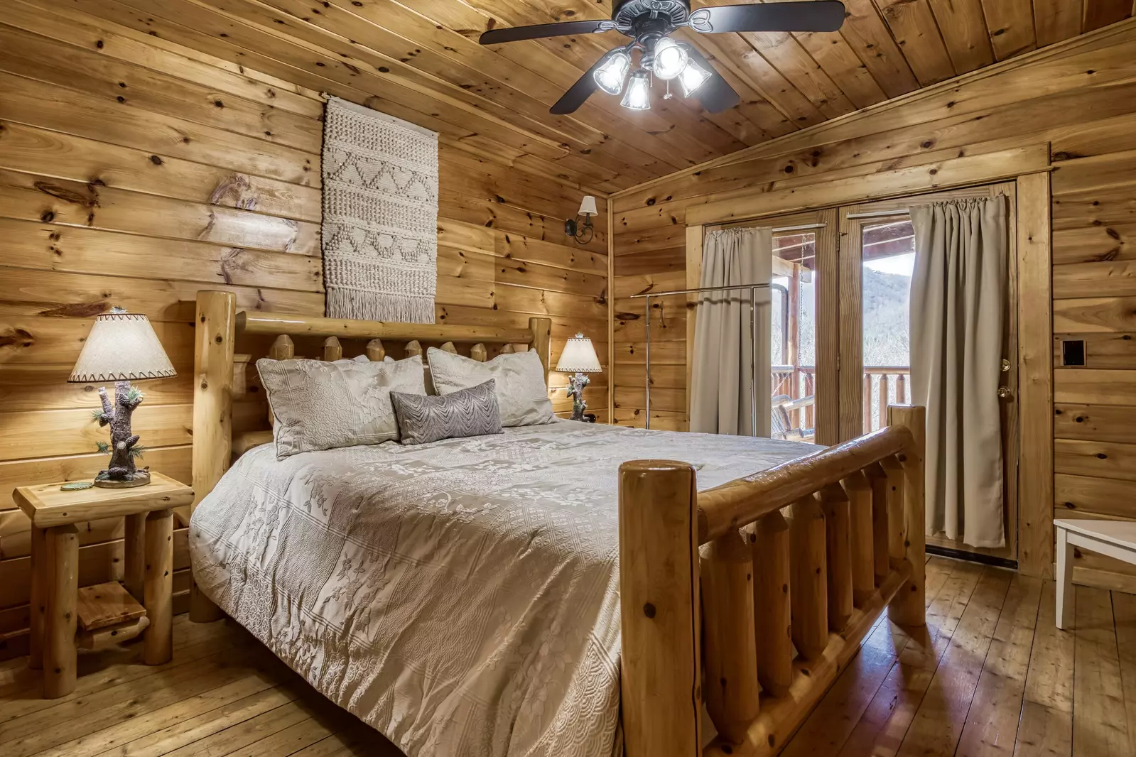 Katies Lodge 3rd floor bedroom with king size