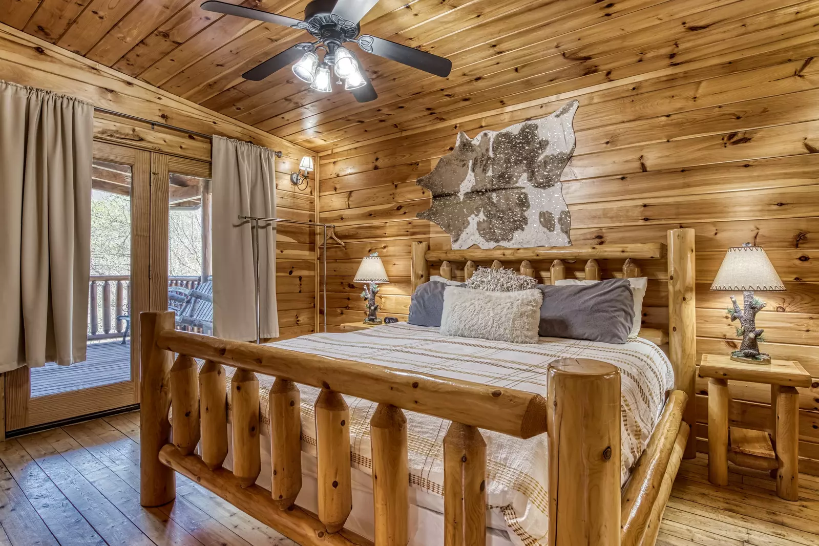 Katies Lodge 3rd floor bedroom 2 with king size bed