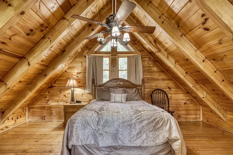 Katies Lodge 4th floor loft bedroom