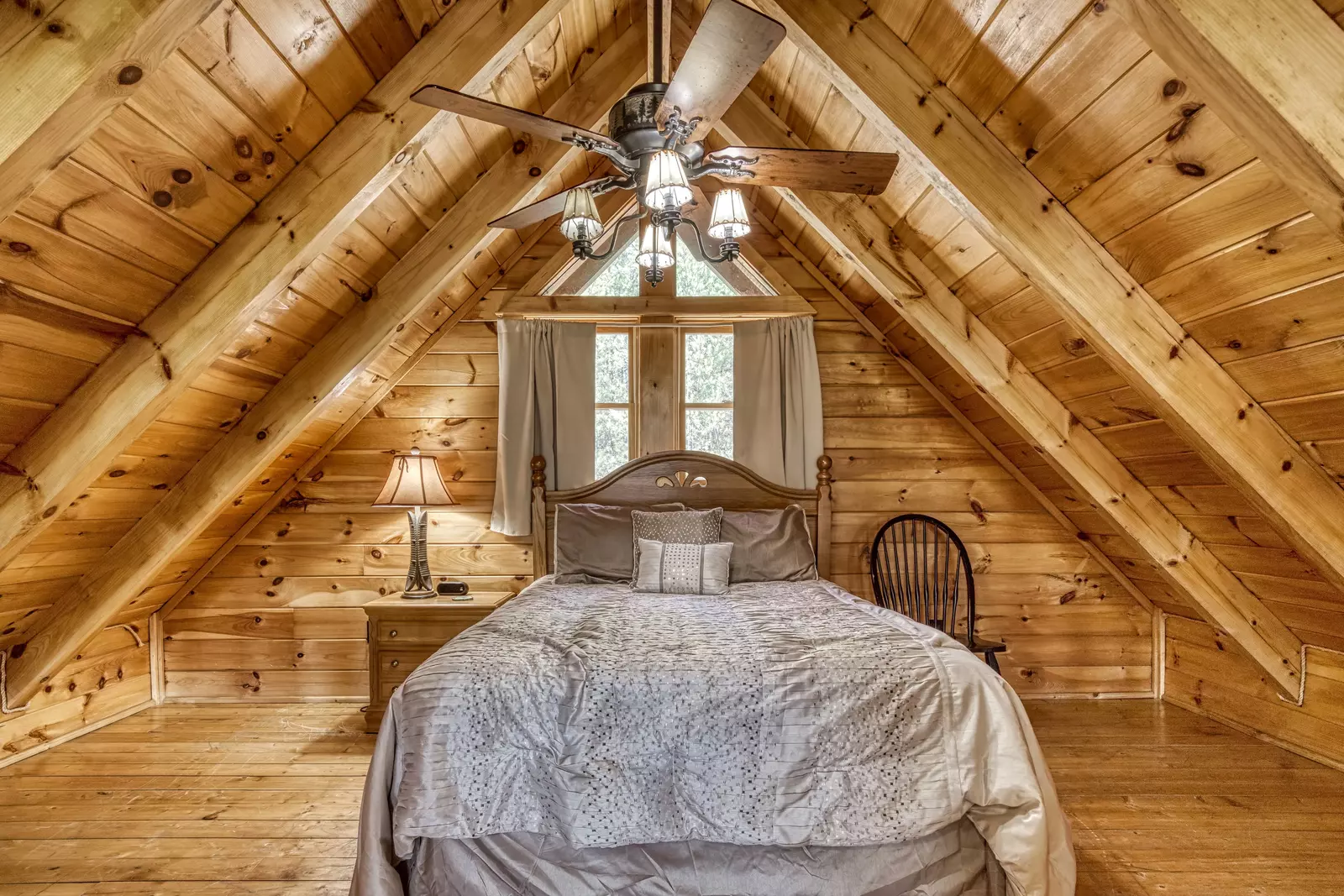 Katies Lodge 4th floor loft bedroom