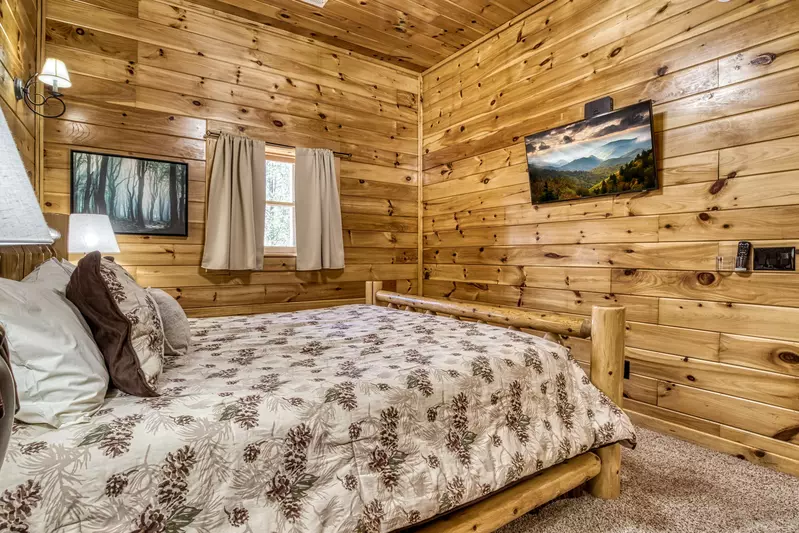 Katies Lodge lower level bedroom with king size bed