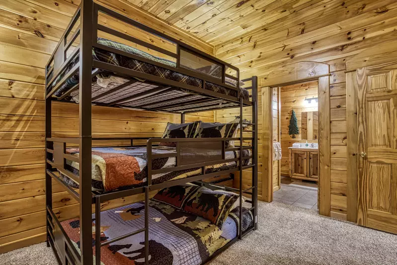 Katies Lodge lower level bedroom with bunk beds