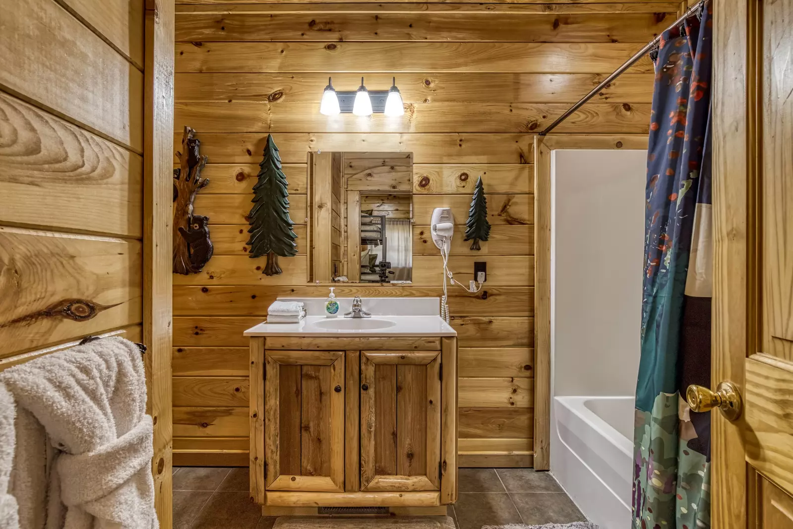 Katies Lodge lower level bathroom 2