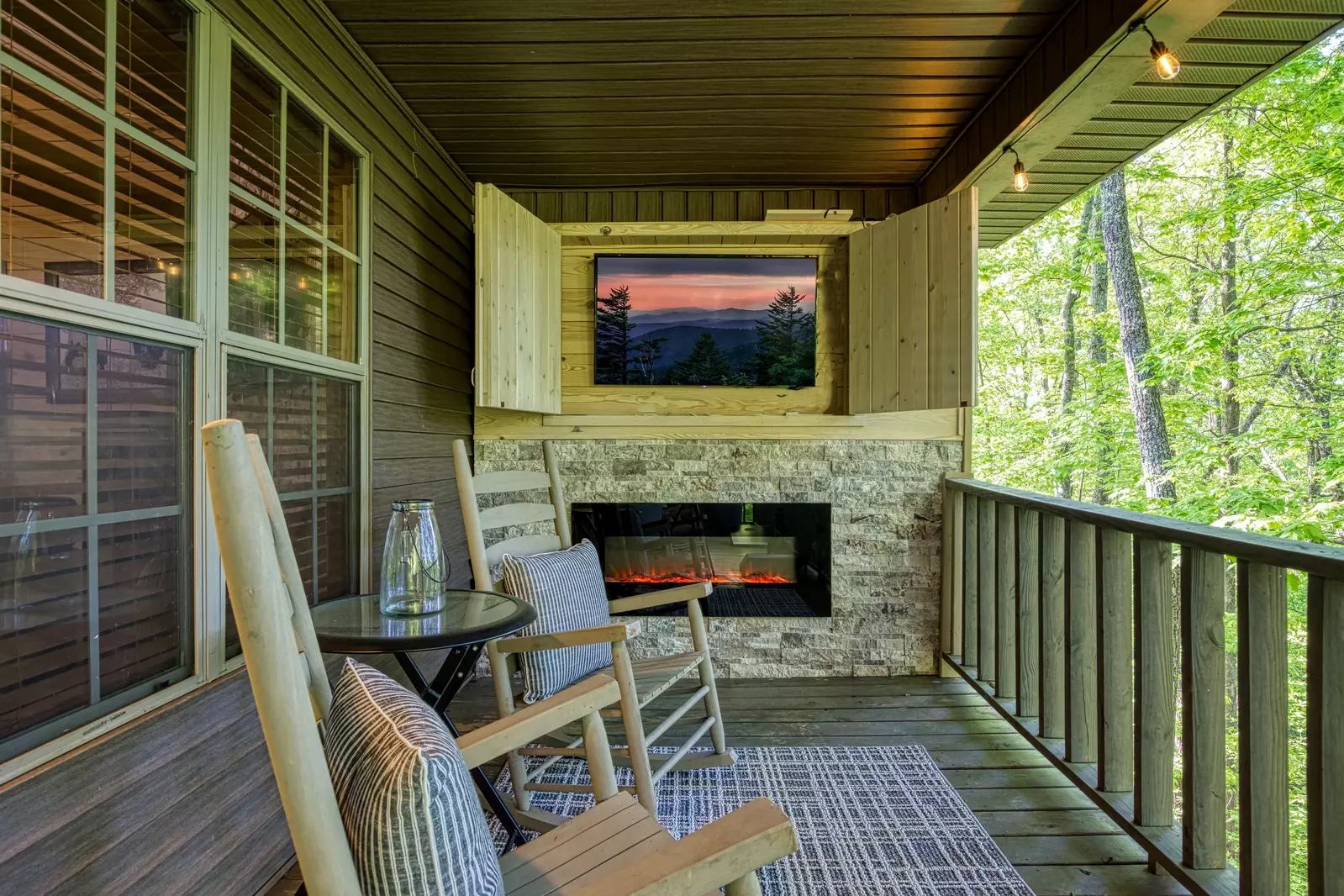 Little Piece of Heaven - Covered back deck with 50-inch TV and year round electric fireplace
