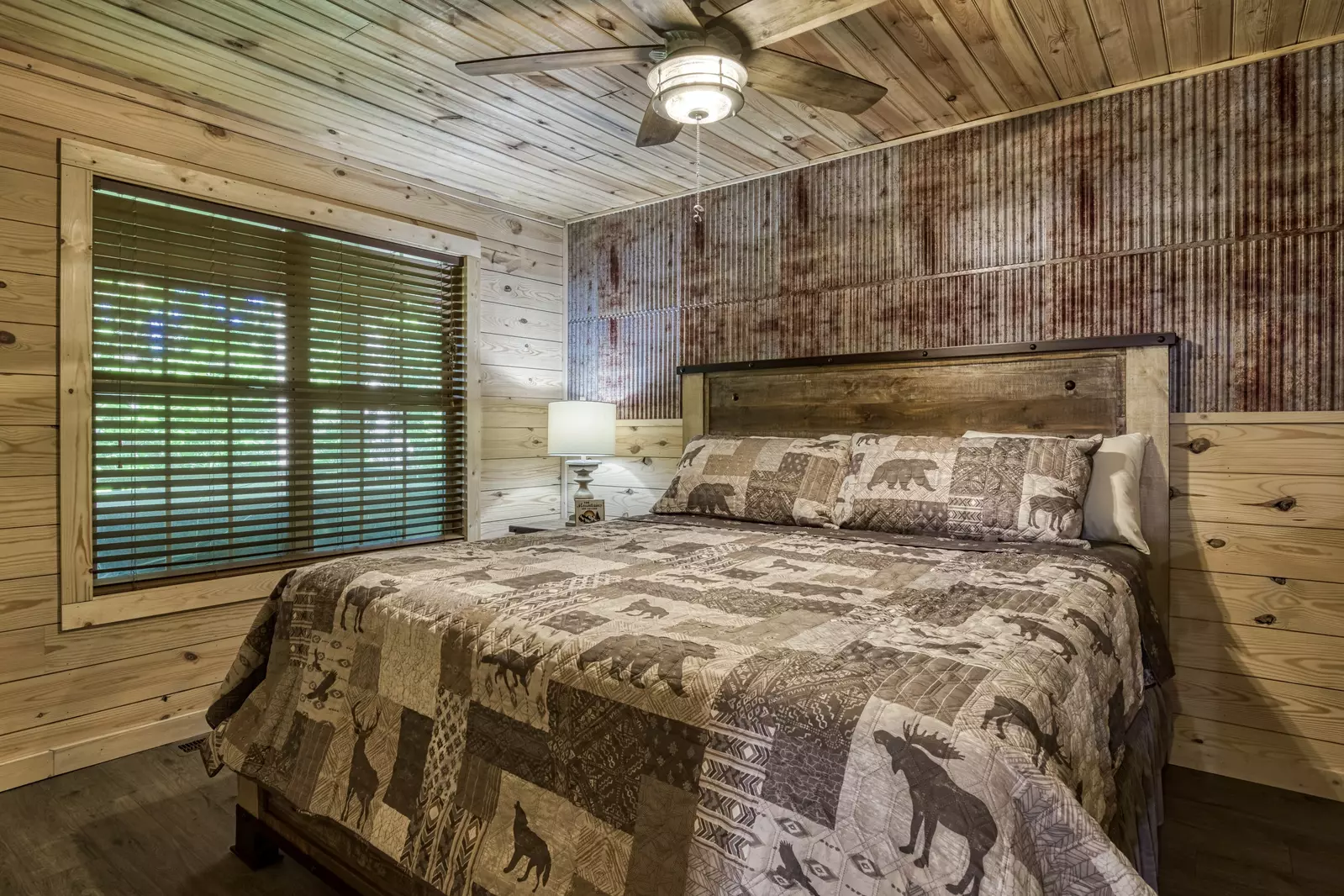 Little Piece of Heaven - Bedroom 1 with king size bed