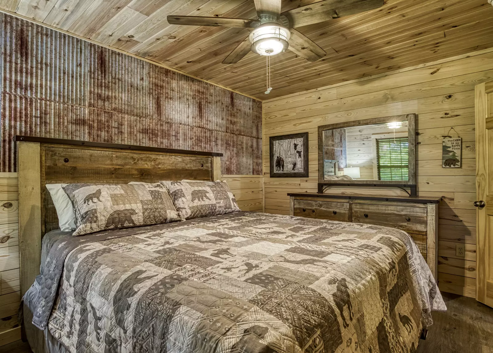 Little Piece of Heaven - Bedroom 1 with king size bed