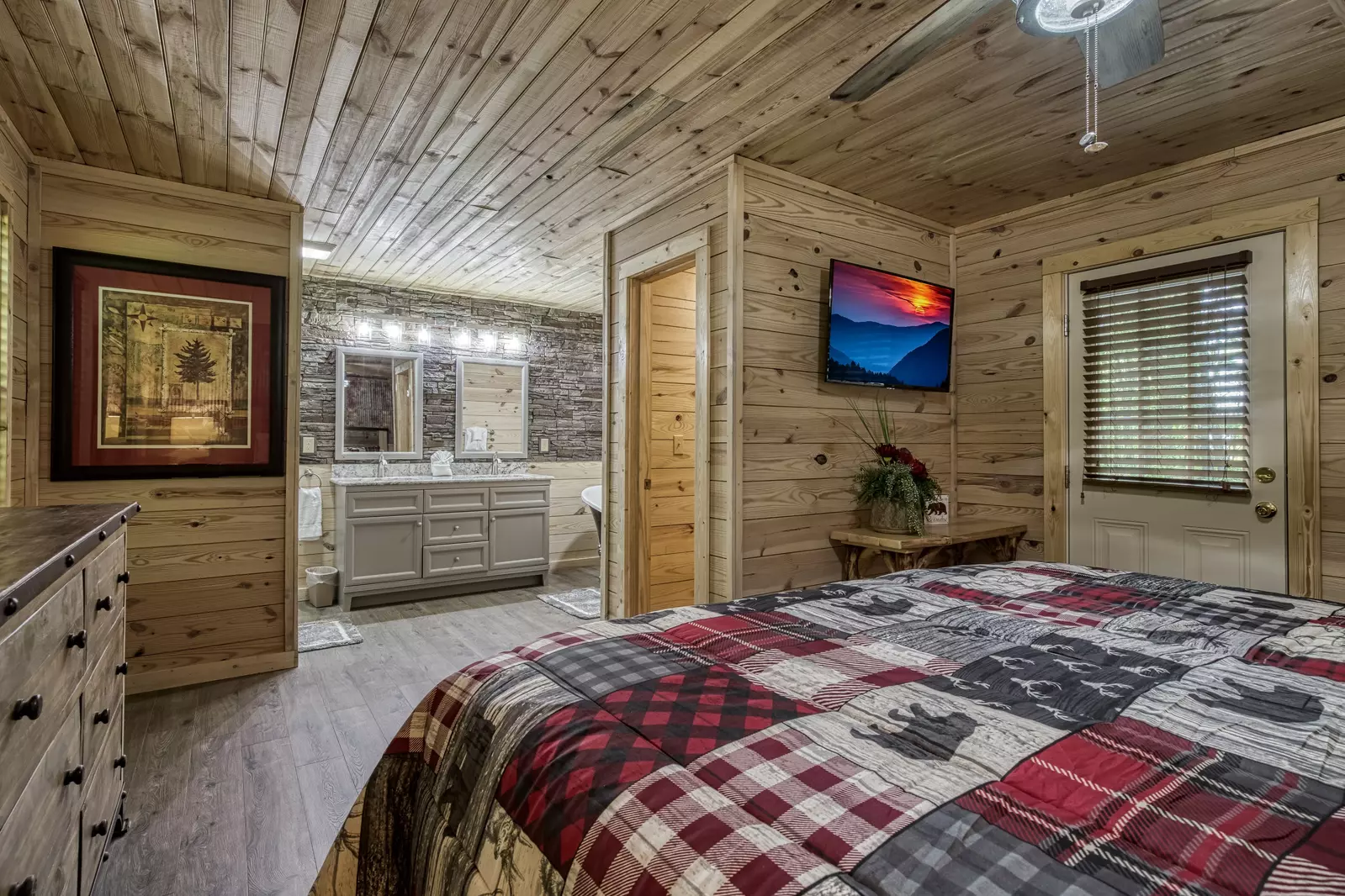 Little Piece of Heaven - Bedroom 2 master suite