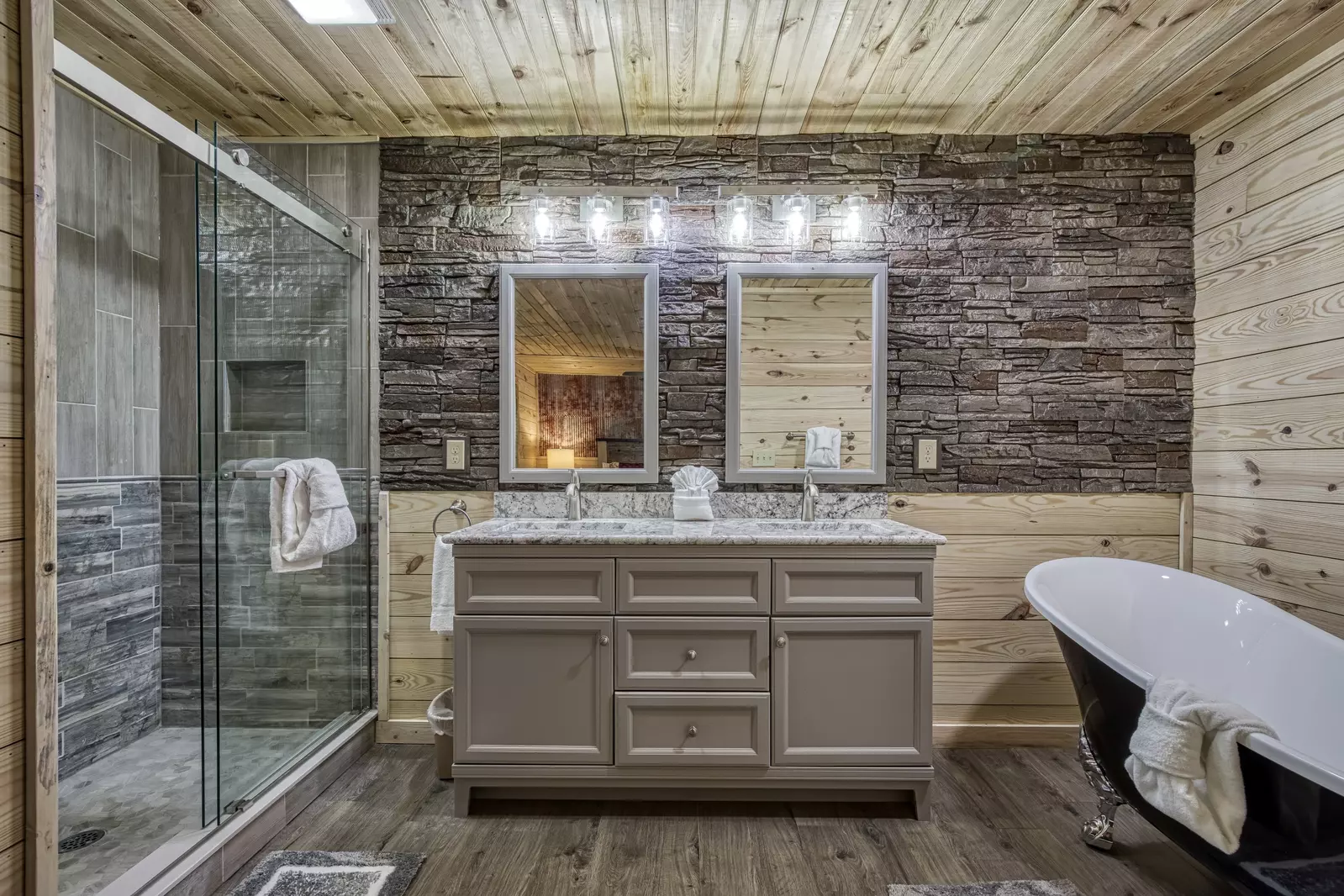 Little Piece of Heaven - Bathroom 2 with double vanity