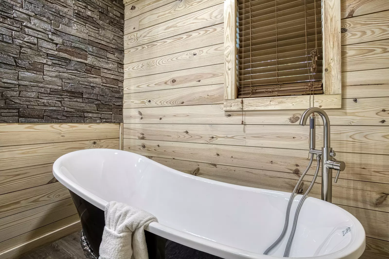 Little Piece of Heaven - Spa soaking tub