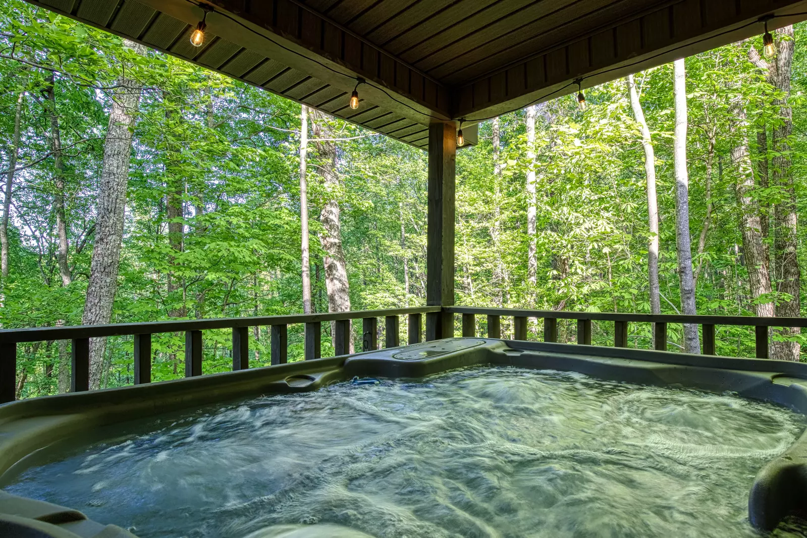 Little Piece of Heaven - Covered back deck with hot tub