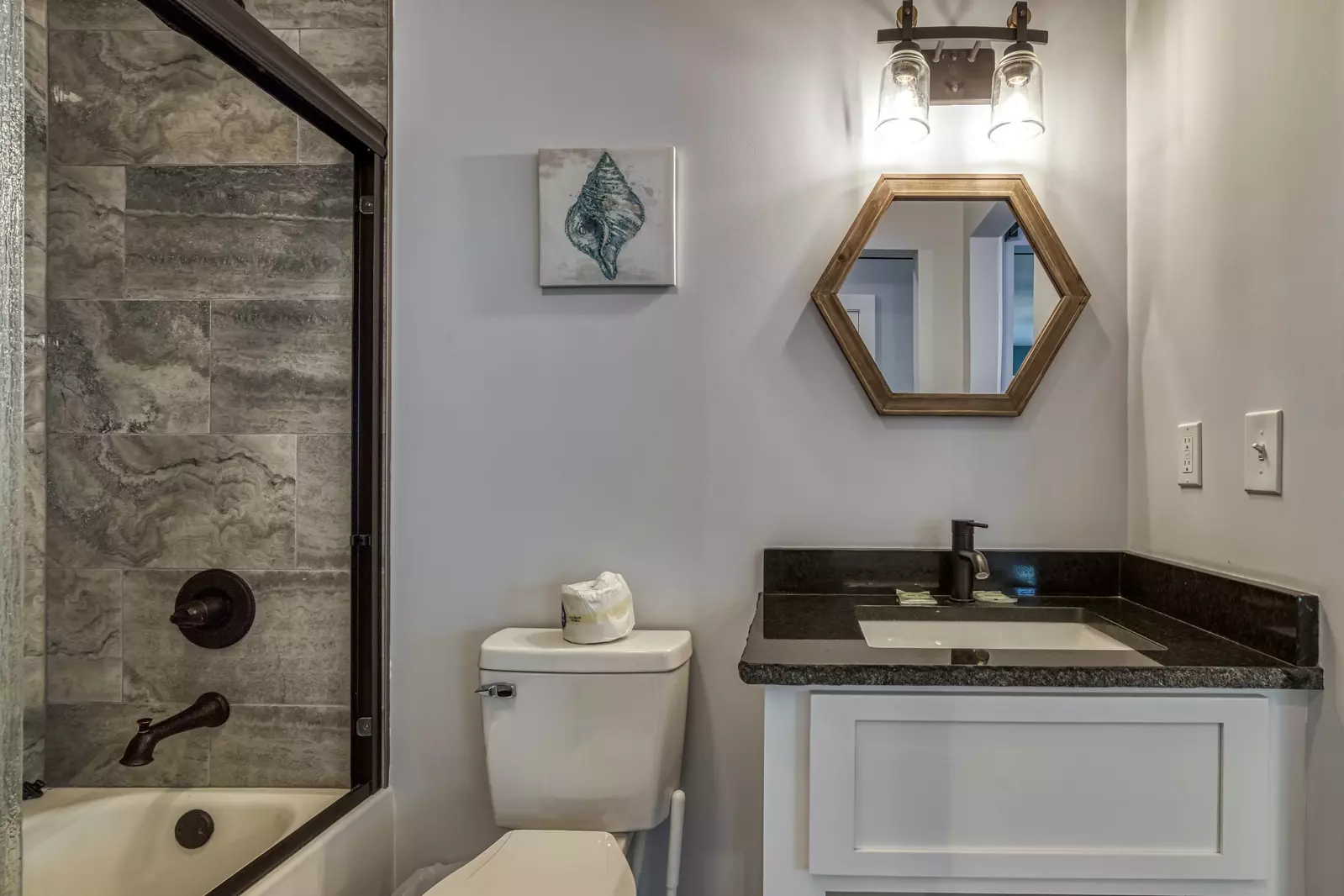 Lake View Therapy lower level bathroom with tub/shower combo
