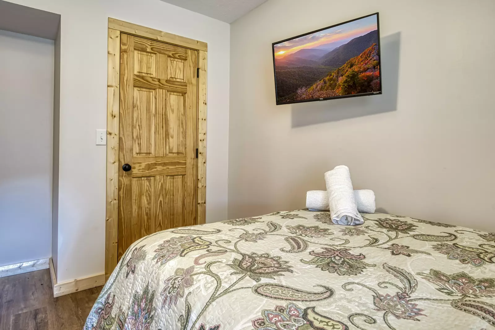 Magic Views lower level bedroom with full size bed