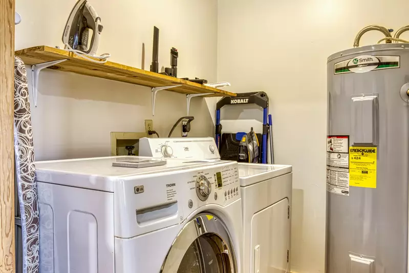 Secluded Summit washer and dryer 