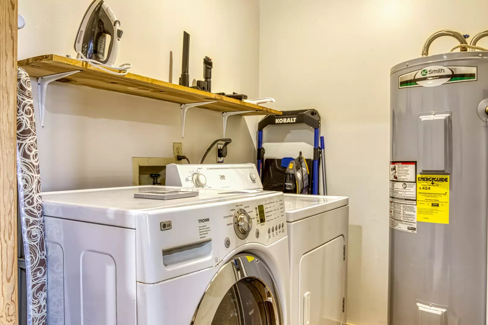 Secluded Summit washer and dryer 