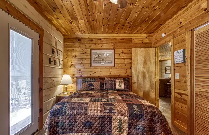 Serenity Ridge - Bedroom 1 with king size bed