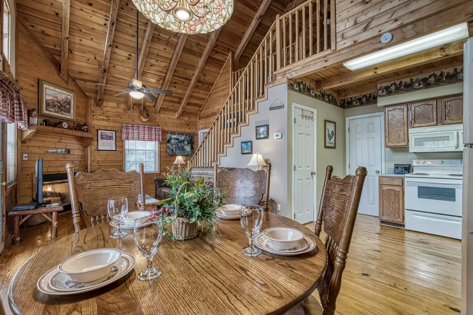 Sweet Mountain Aire - Dining area and kitchen
