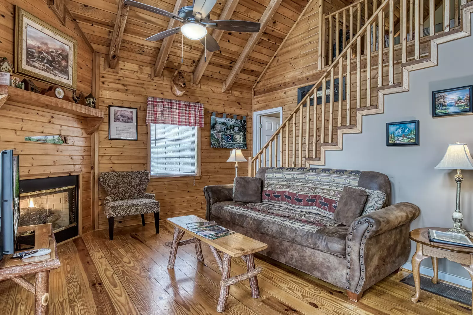Sweet Mountain Aire - Living room