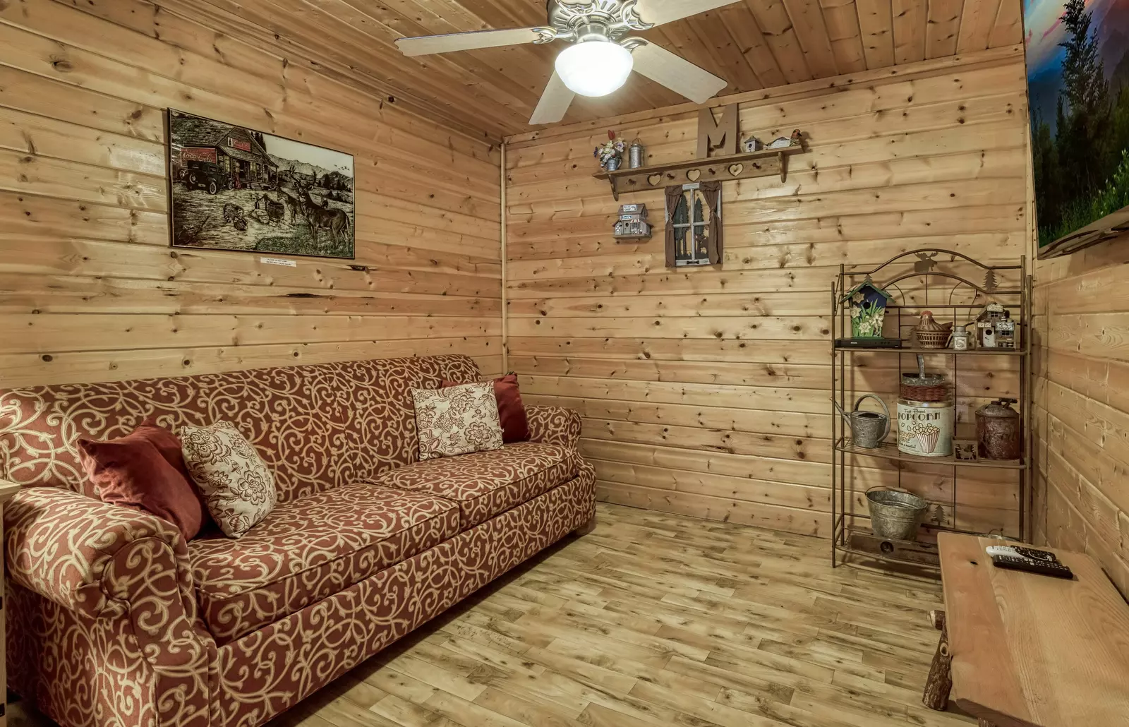 Sweet Mountain Aire - Lower level sitting area with sleeper sofa