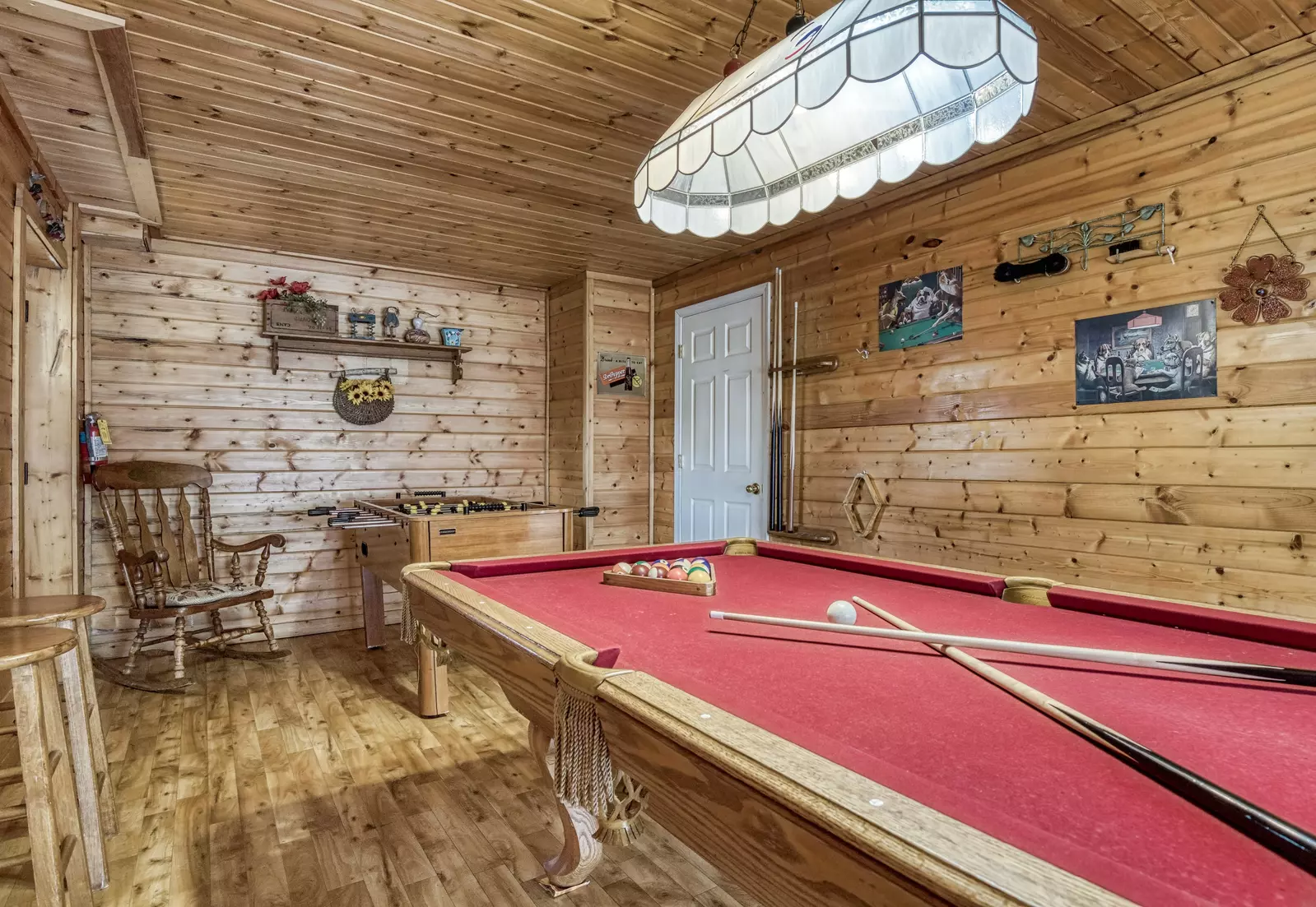 Sweet Mountain Aire - Lower level game room with pool table
