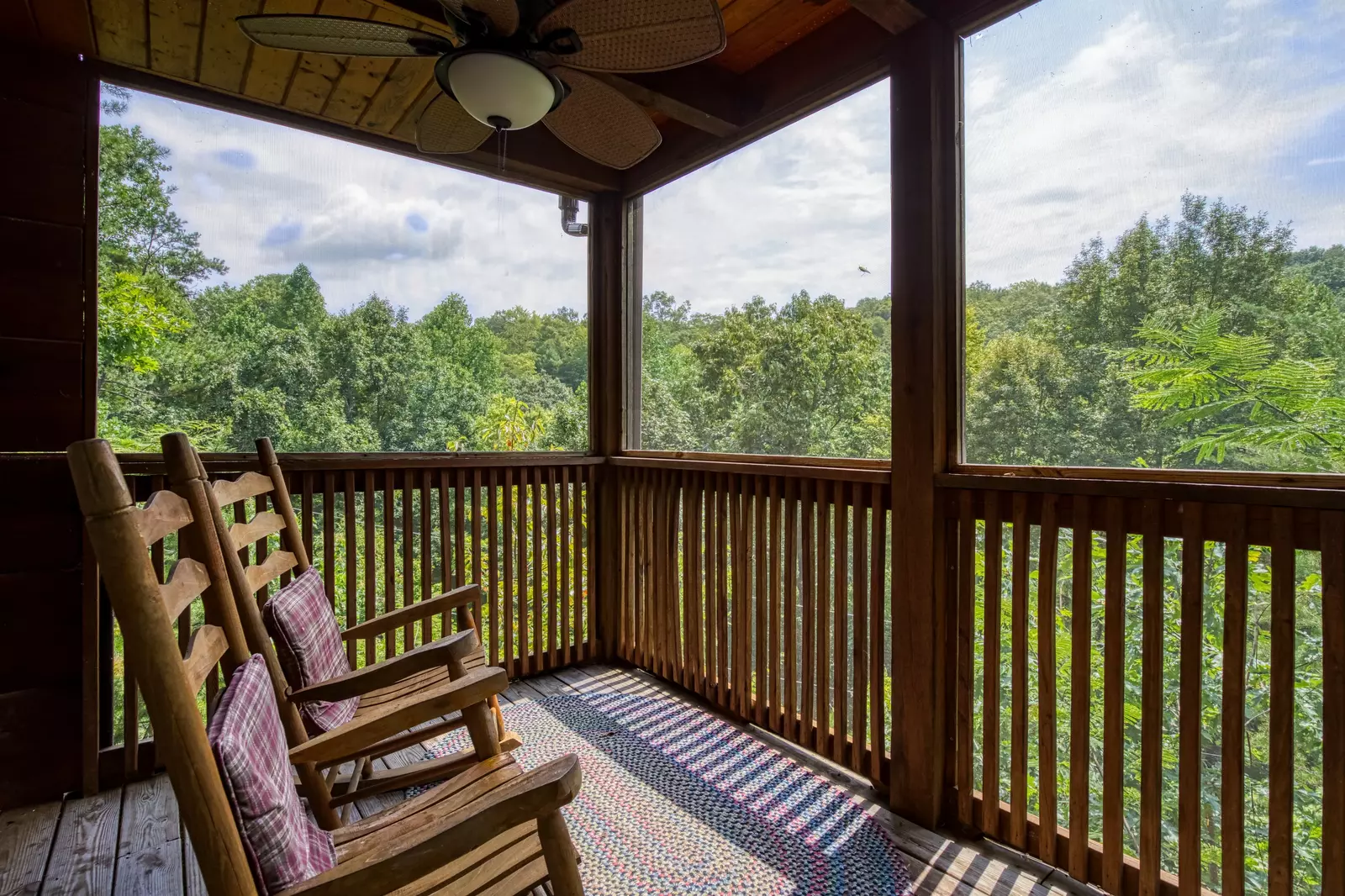 Tennessee Twilight Cabin covered back deck with rocking chairs