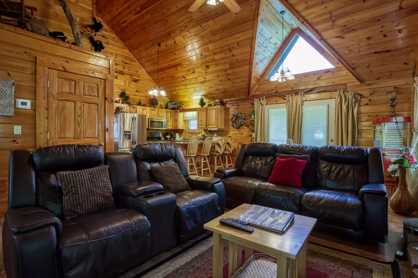 Three Bears - Living room and kitchen