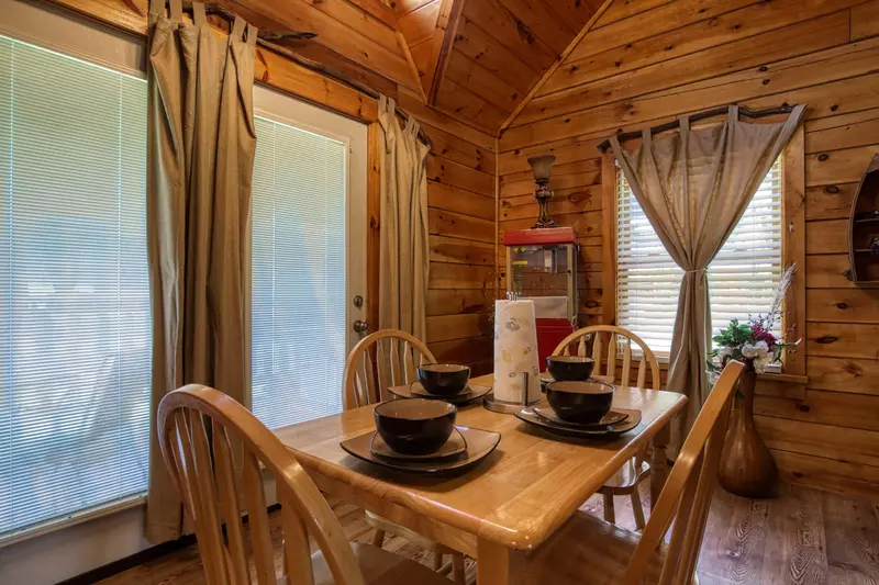 Three Bears - Dining area
