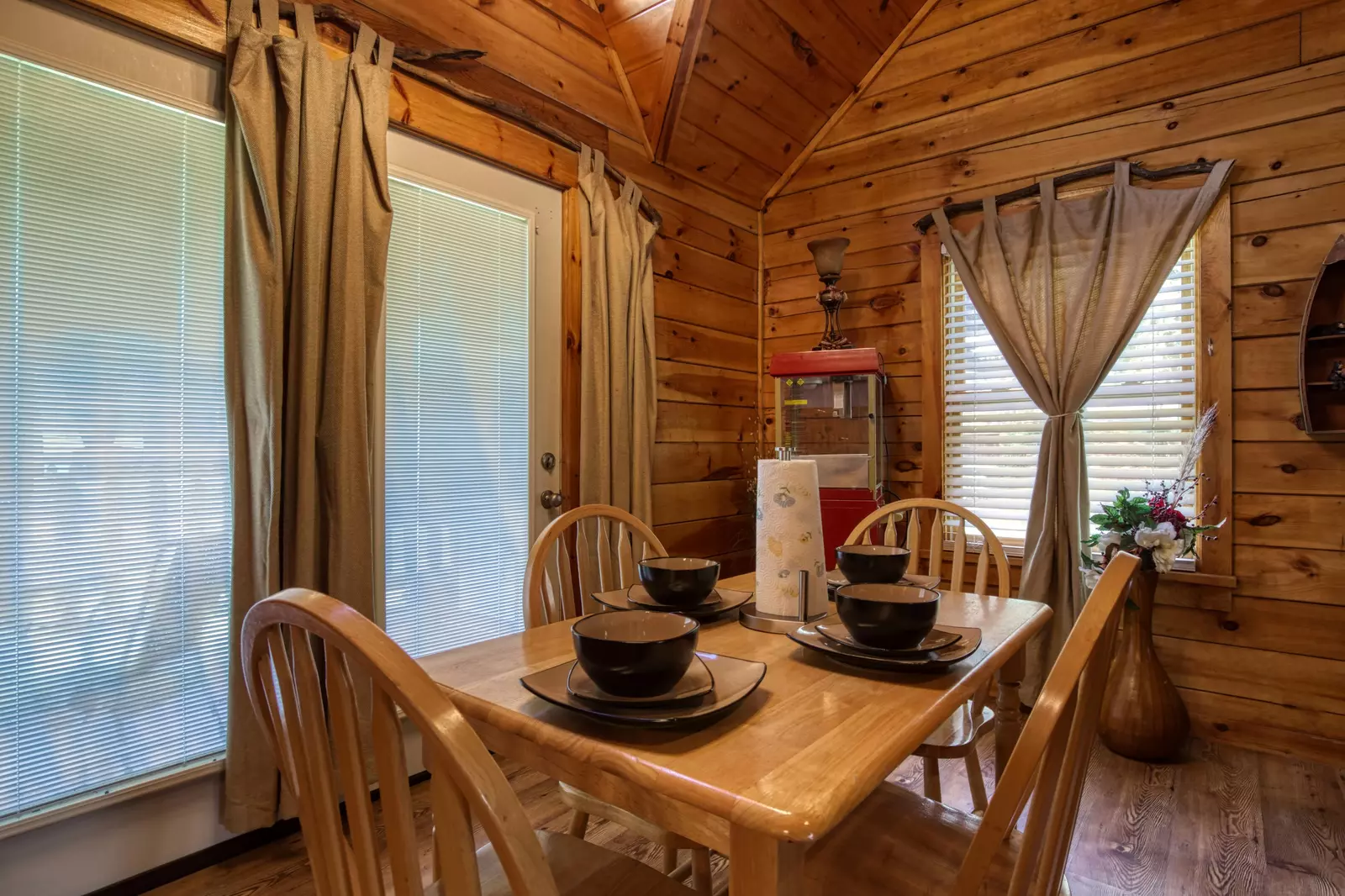 Three Bears - Dining area