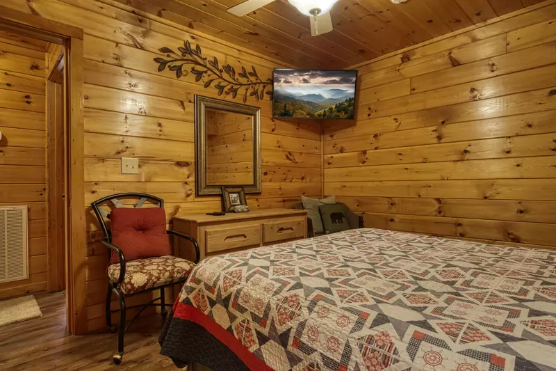 Three Bears - Lower level bedroom