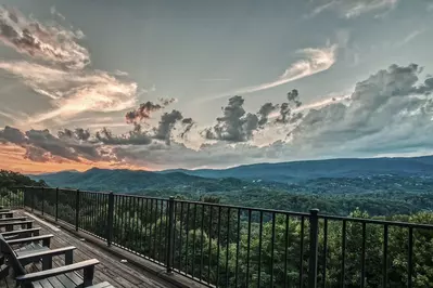 Pigeon Forge cabin with mountain views