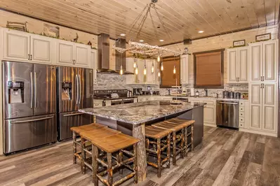 Kitchen in Pigeon Forge cabin