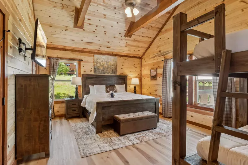 Splash Mountain Lodge
