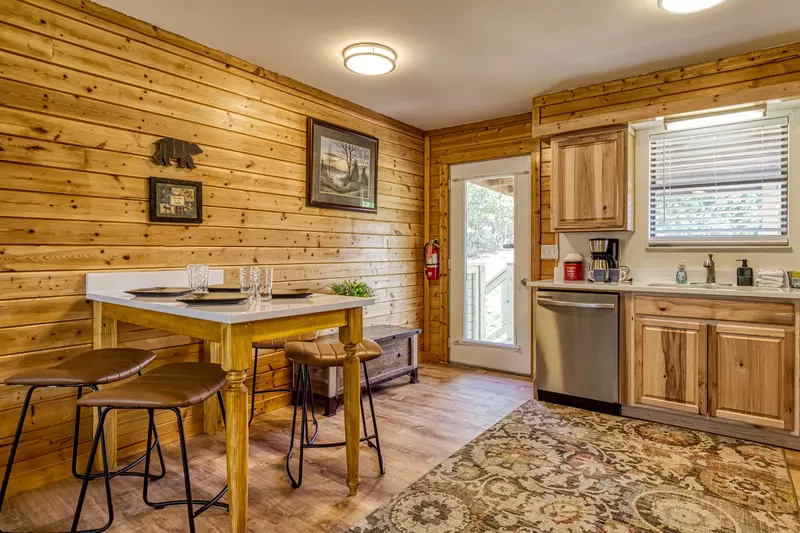 Happy Hollow Hideaway bar top with 4 chairs