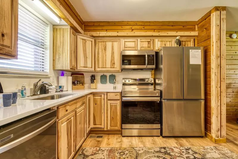 Happy Hollow Hideaway fully furnished kitchen with stainless steel appliances
