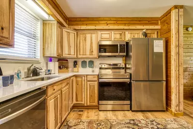 Happy Hollow Hideaway fully furnished kitchen with stainless steel appliances