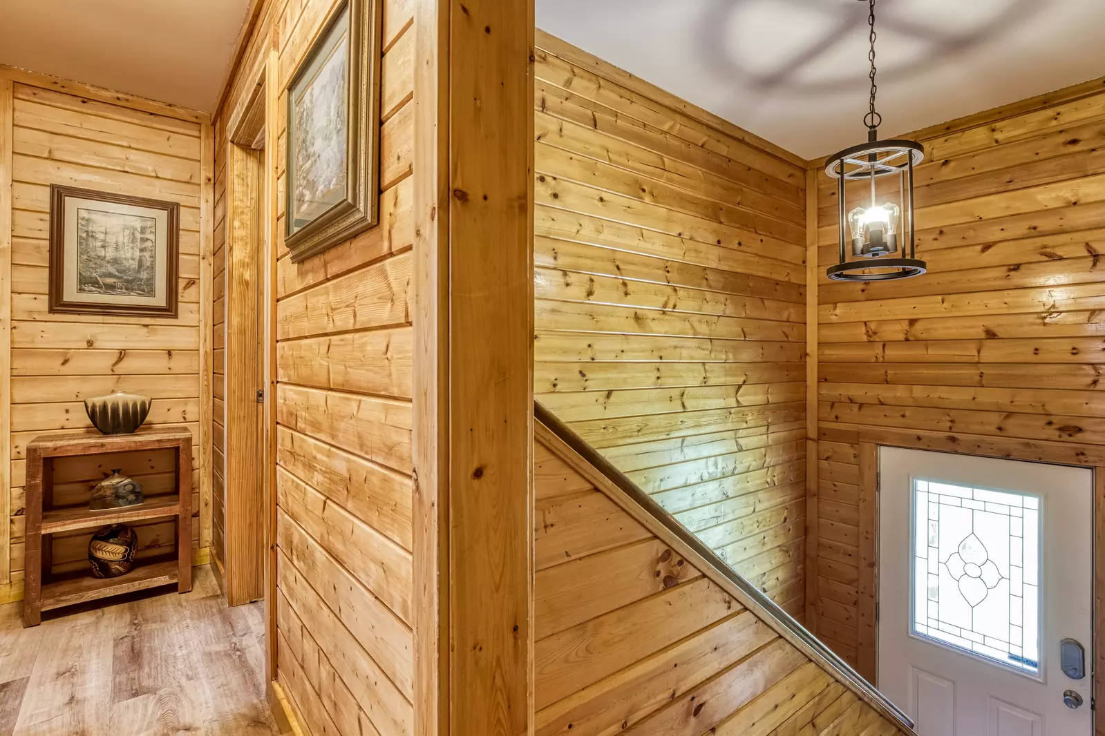 Happy Hollow Hideaway entry area