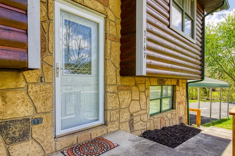 Happy Hollow Hideaway entryway