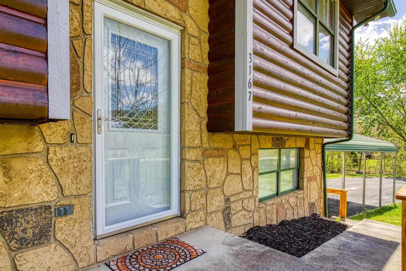 Happy Hollow Hideaway entryway
