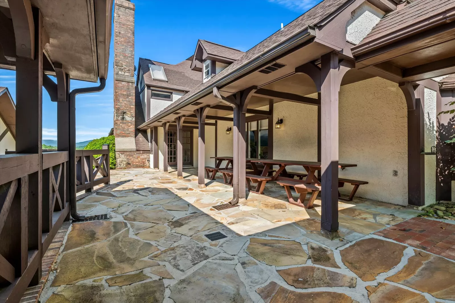Property image, Interior, of Mountain View Mansion
