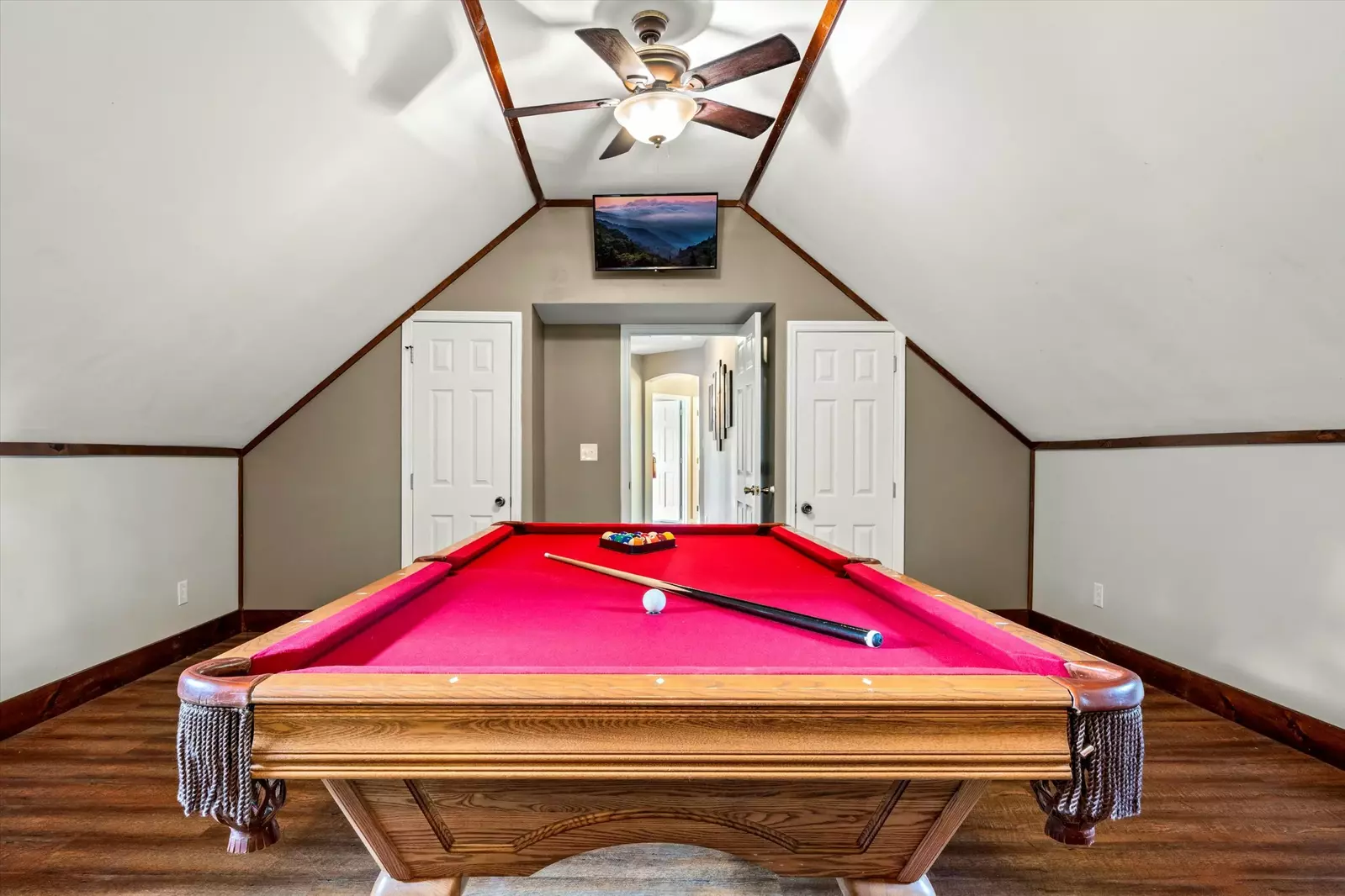 Property image, Interior, of Mountain View Mansion