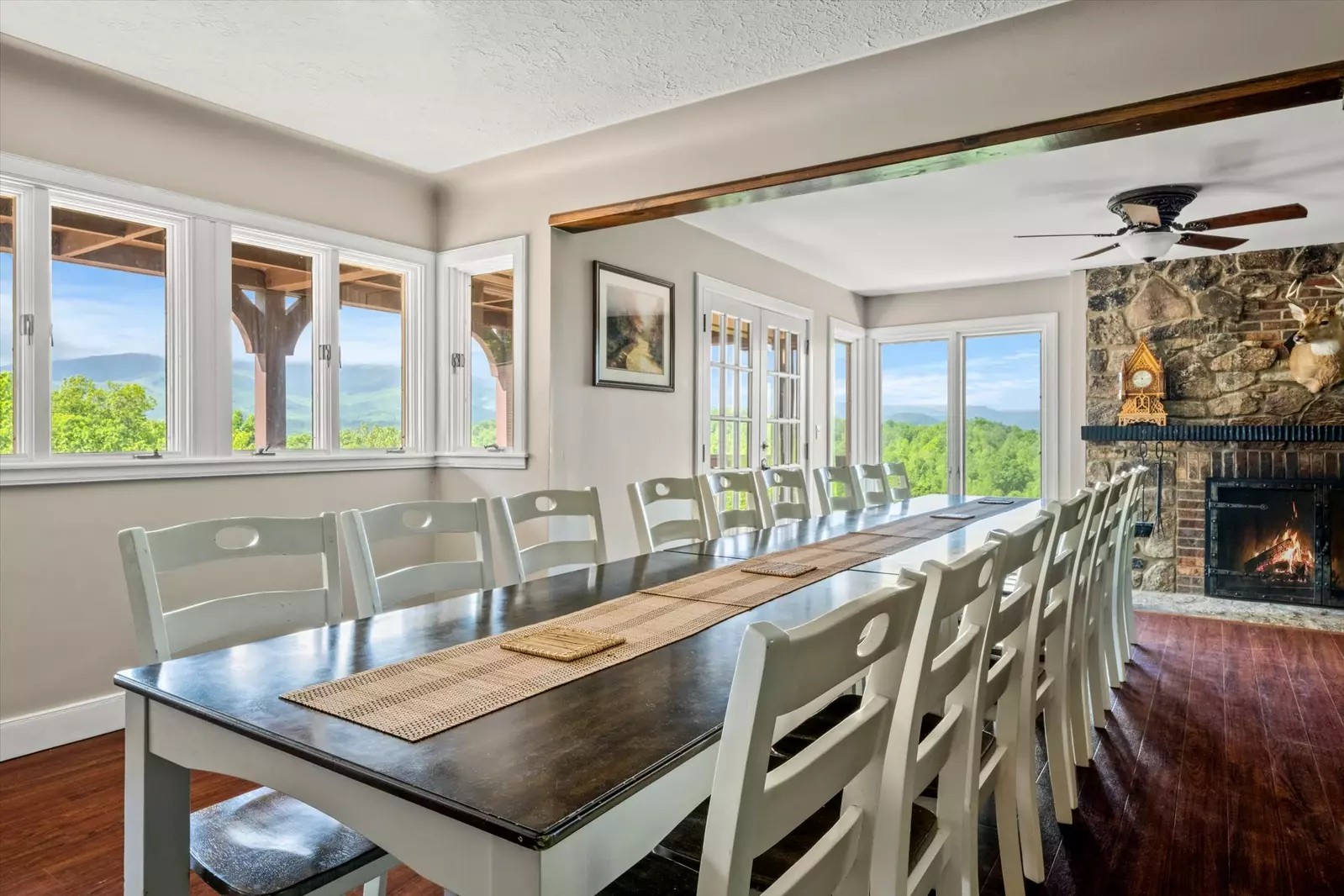 Property image, Interior, of Mountain View Mansion