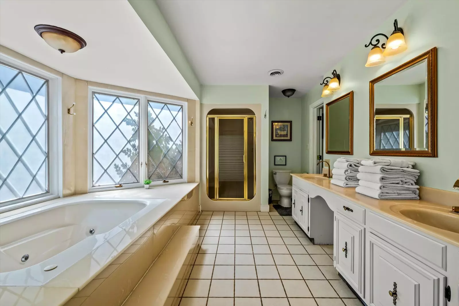 Property image, Interior, of Mountain View Mansion