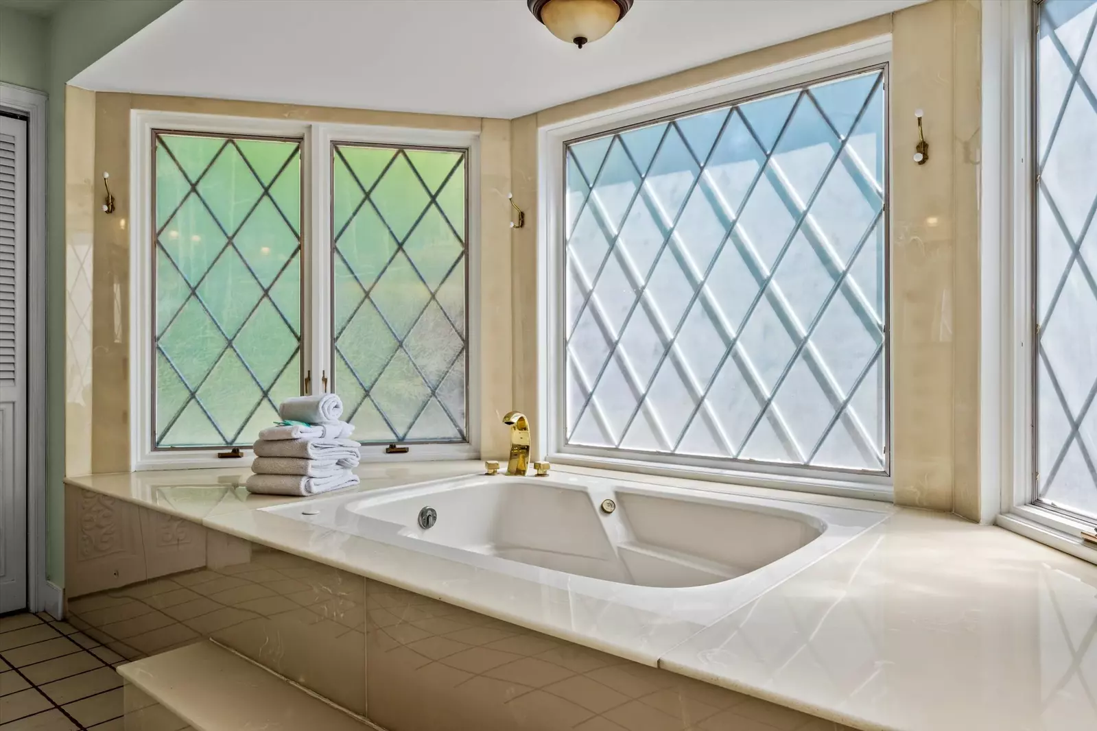 Property image, Interior, of Mountain View Mansion