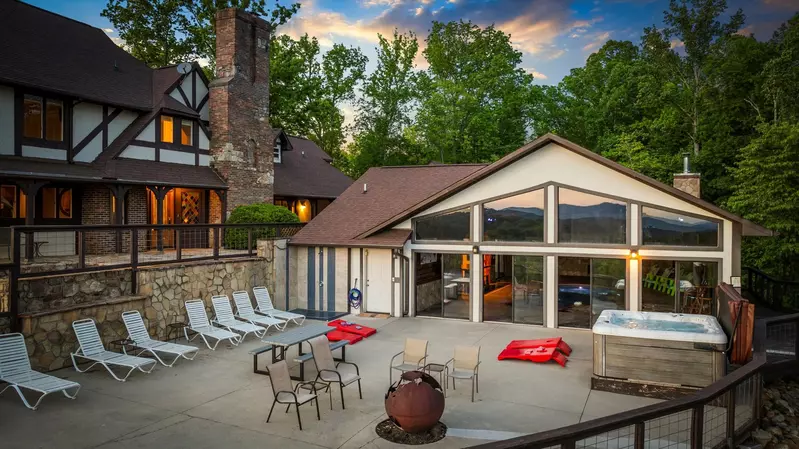 Property image, Interior, of Mountain View Mansion