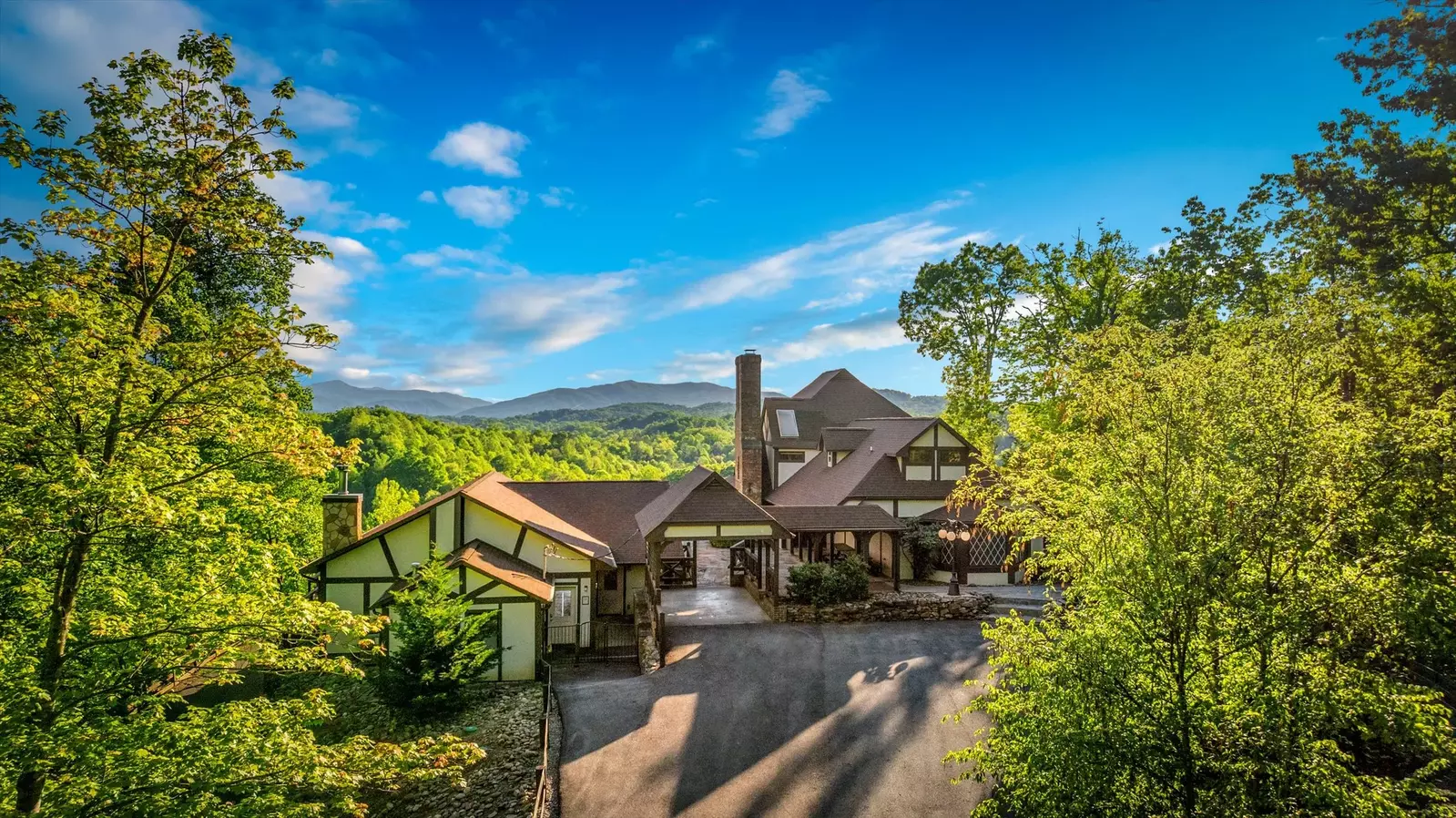 Property image, Interior, of Mountain View Mansion