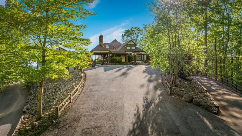 Property image, Interior, of Mountain View Mansion