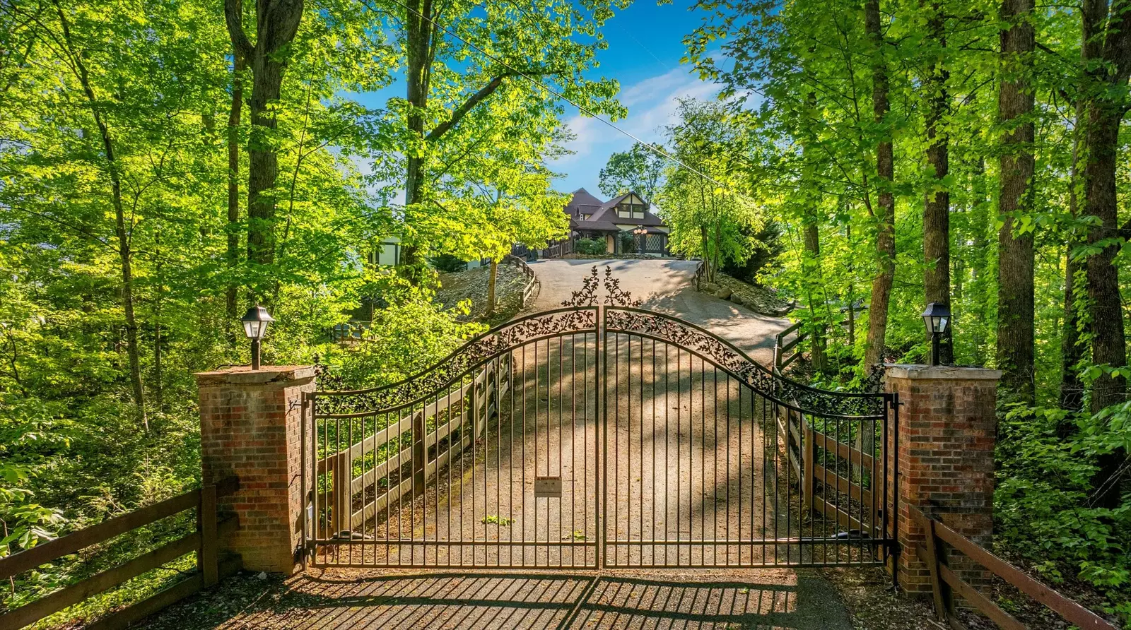 Property image, Interior, of Mountain View Mansion