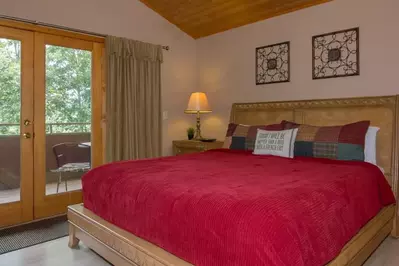 TreeHouse Hideaway