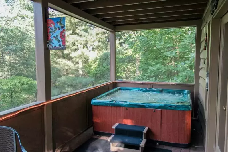 TreeHouse Hideaway